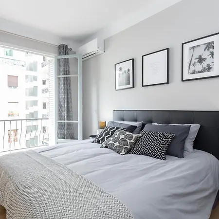 Ultra Large 2 Bdr Near Massena Square *