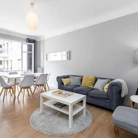Ultra Large 2 Bdr Near Massena Square Apartment *