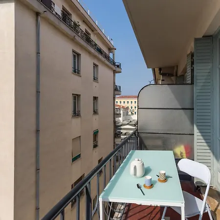 Ultra Large 2 Bdr Near Massena Square Apartament