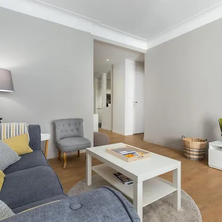 Ultra Large 2 Bdr Near Massena Square Apartament